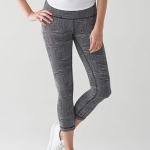 LULULEMON CROPPED LEGGINGS